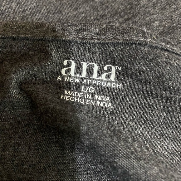 a.n.a Dark Heather Gray Women’s Scoop Neck Tee - Picture 5 of 7